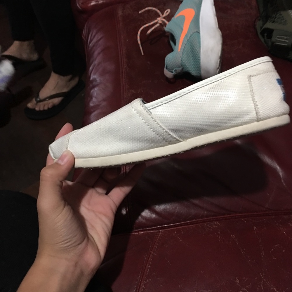 Toms - Picture 3 of 5